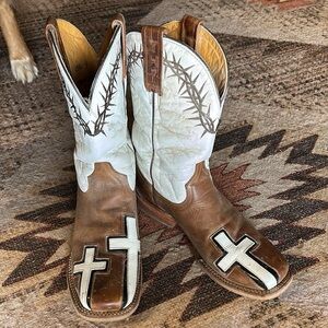 Size 9 womens Tin Haul cross boots. Like new no box.